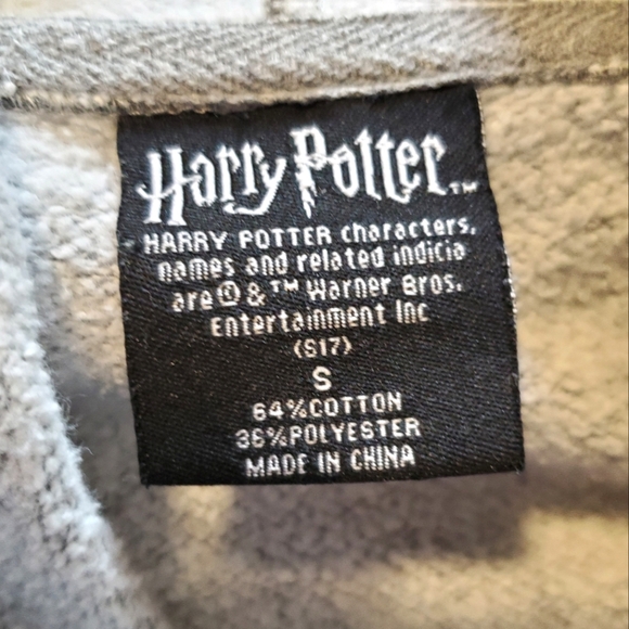 Harry Potter Hogwarts Crest Pullover Hoodie Heather Gray - Picture 4 of 5